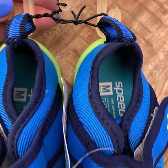 Speedo boys size medium 7-8 boys water swim rubber shoes NEW NWT Blue green - Picture 4 of 5